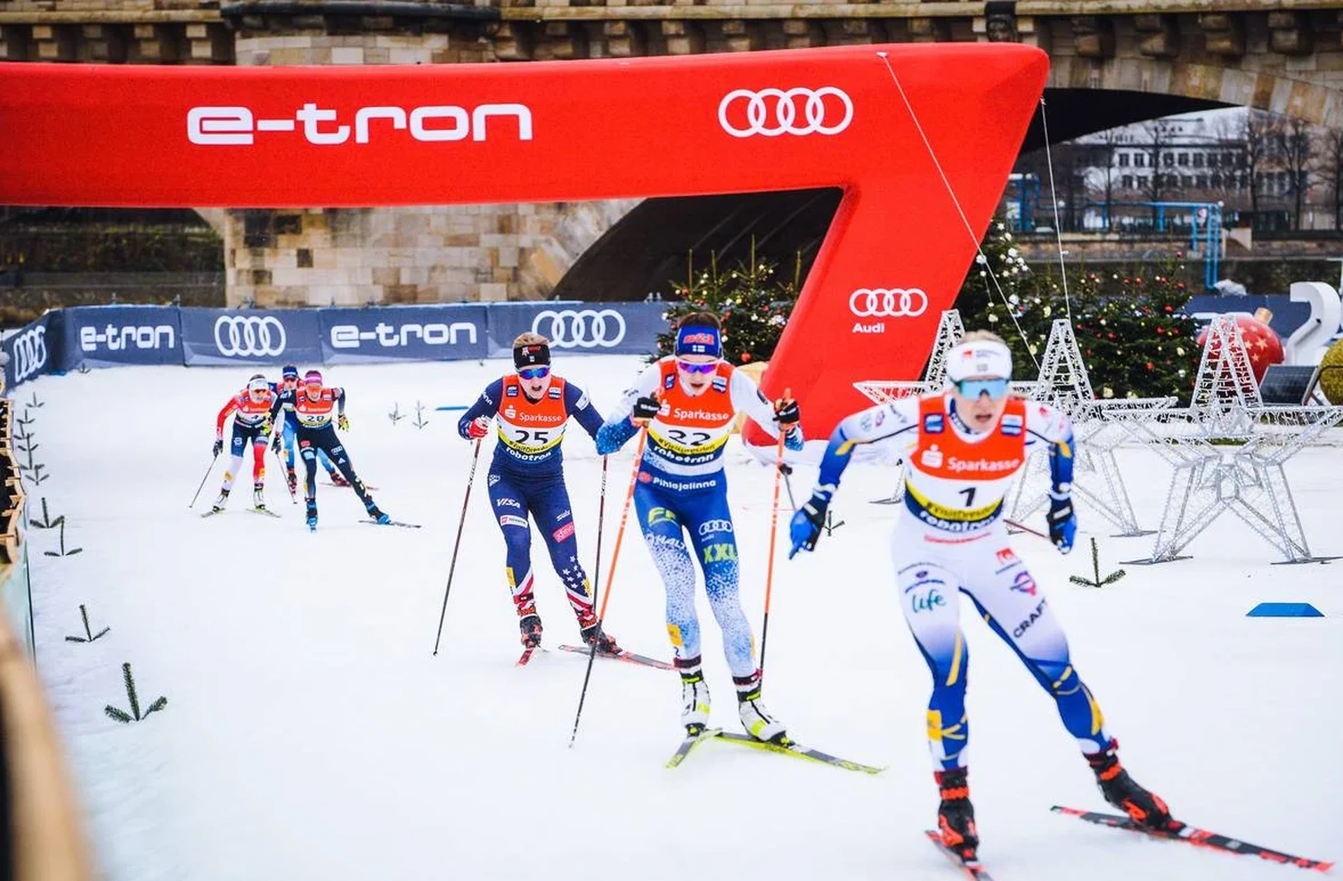 星空体育冬季两项比赛越野滑雪段